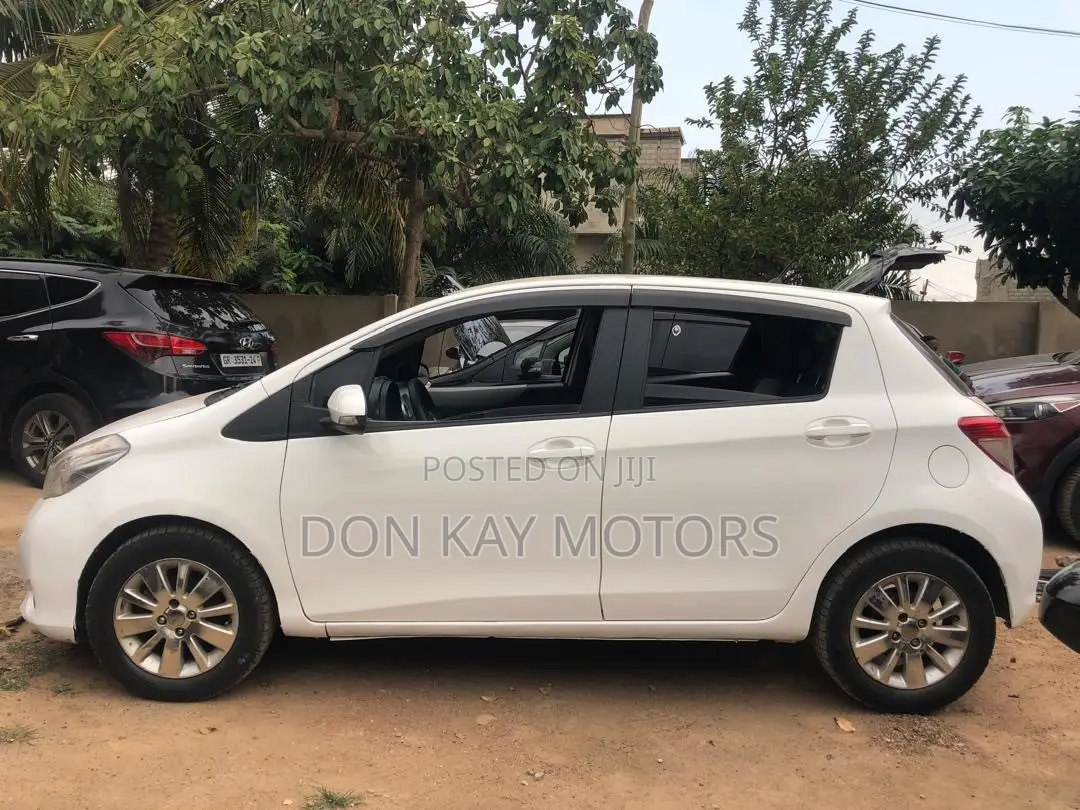 Toyota Vitz 2013 White