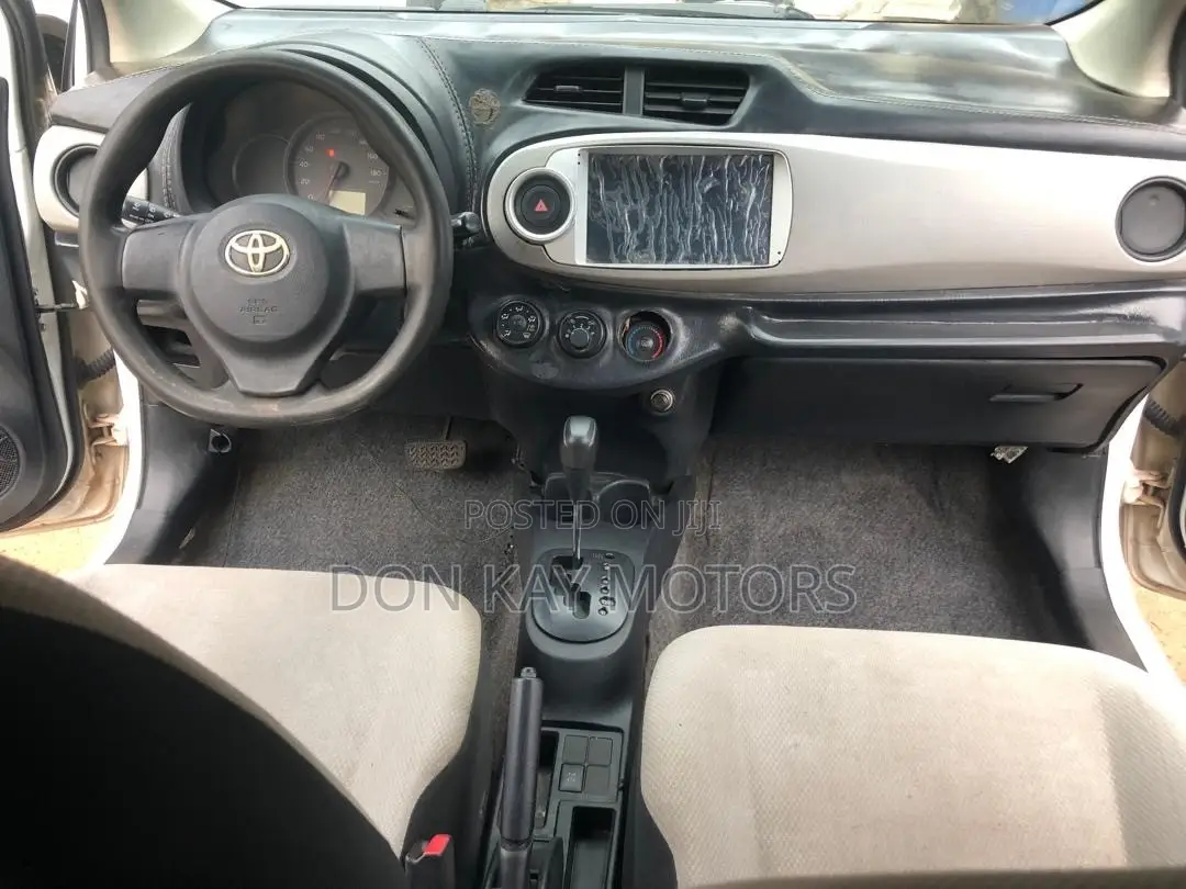 Toyota Vitz 2013 White