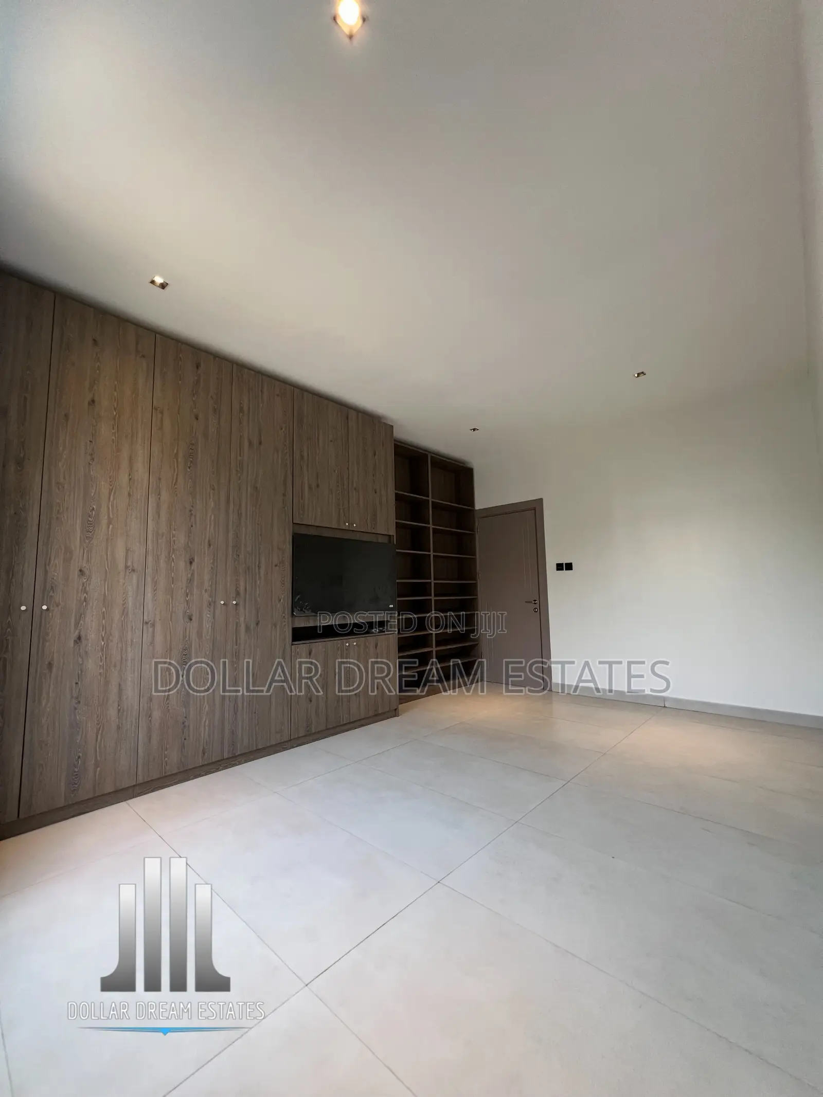 4bdrm Townhouse / Terrace in North Legon for rent