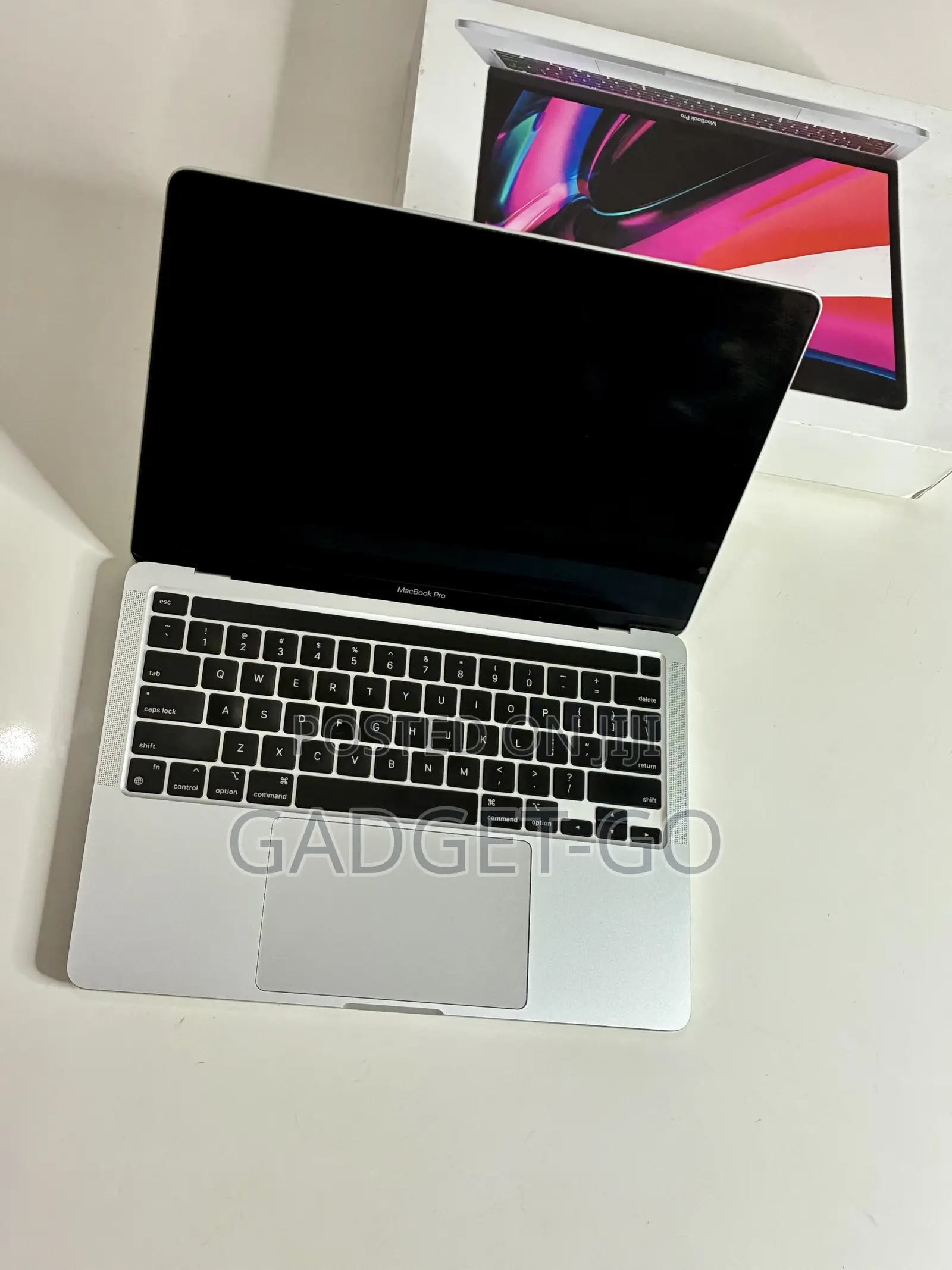 Laptop Apple MacBook Pro 2022 M2 8GB Apple M2 SSD 256GB