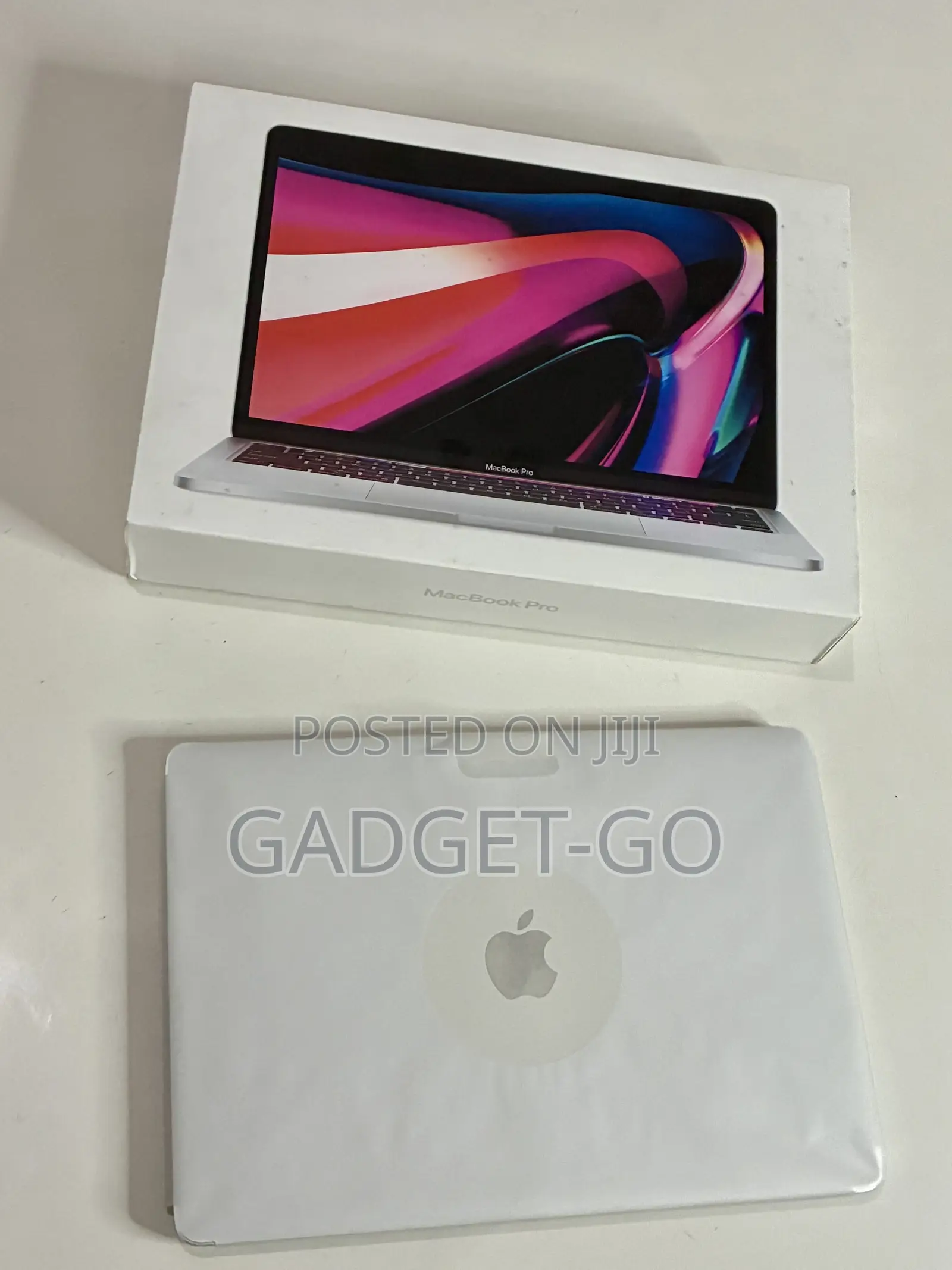 Laptop Apple MacBook Pro 2022 M2 8GB Apple M2 SSD 256GB