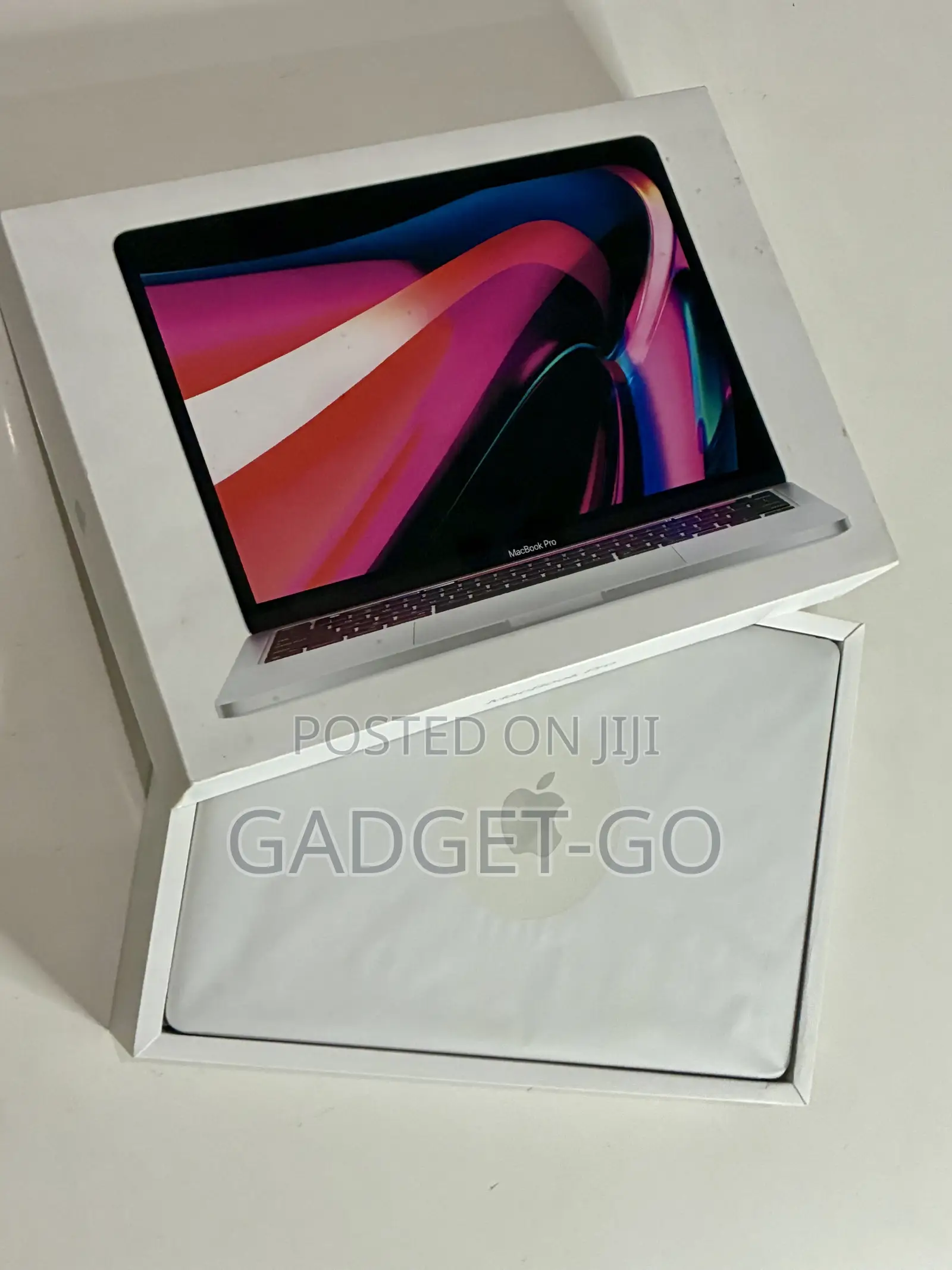 Laptop Apple MacBook Pro 2022 M2 8GB Apple M2 SSD 256GB