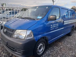 Toyota HiAce 2010 Green