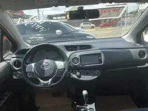 Toyota Vitz 2014 Pearl