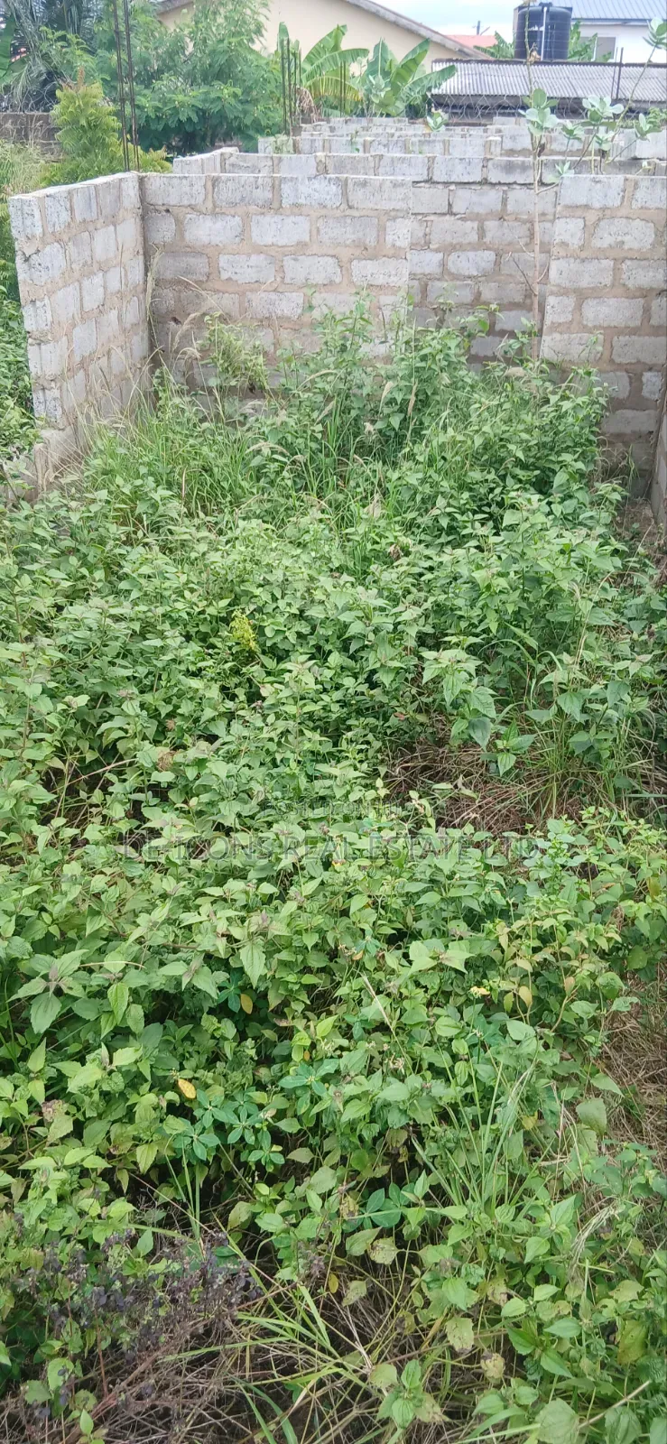 3bdrm House in De-Icons Real Estate, Awutu Senya East Municipal