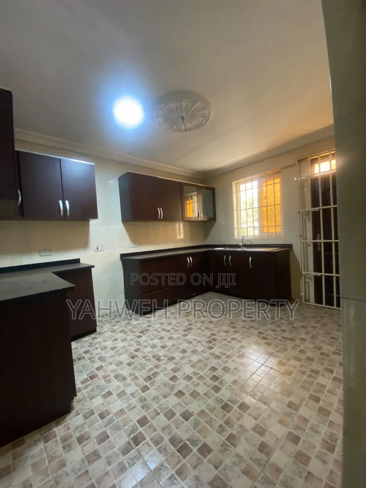 3bdrm Apartment in Coastal, Baatsona Total for rent
