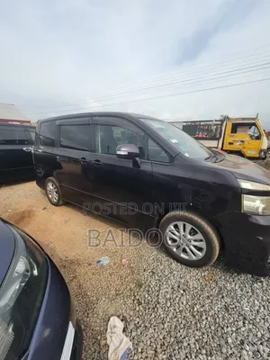 Toyota Voxy 2010