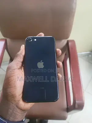 Apple iPhone SE (2022) 64 GB Black