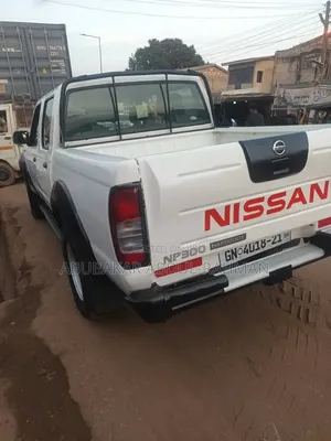 Nissan Hardbody 2021 White