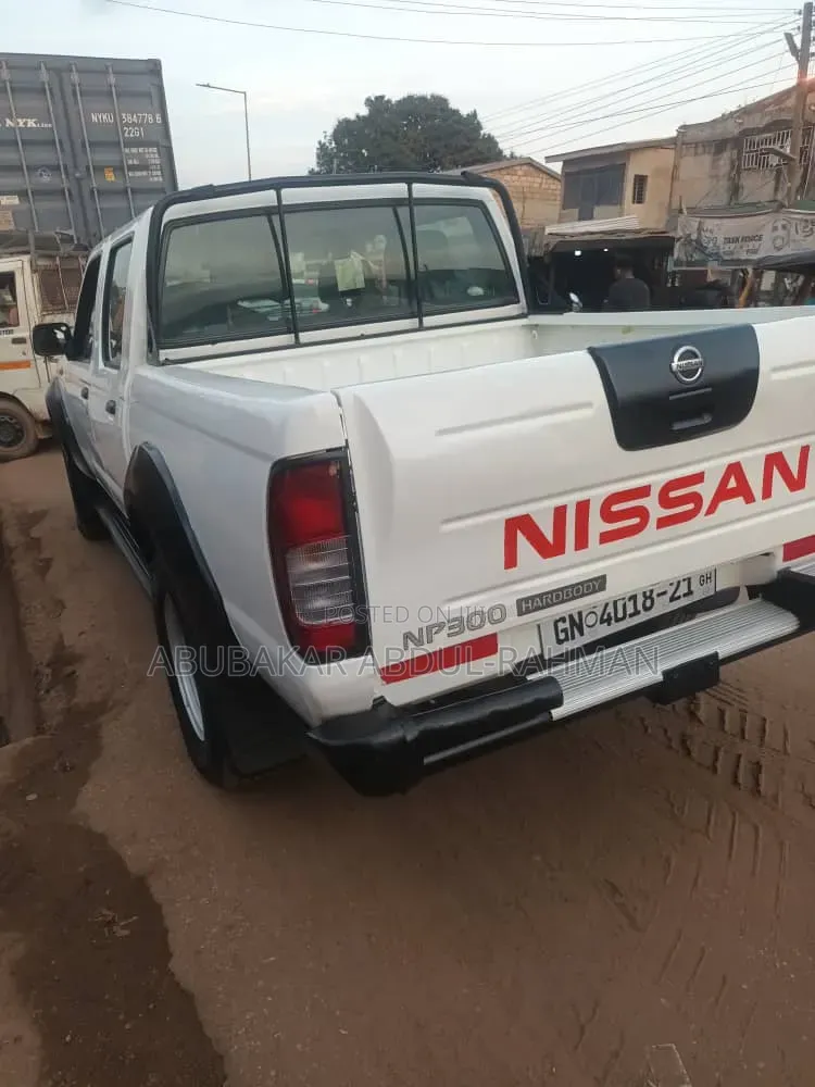 Nissan Hardbody 2021 White