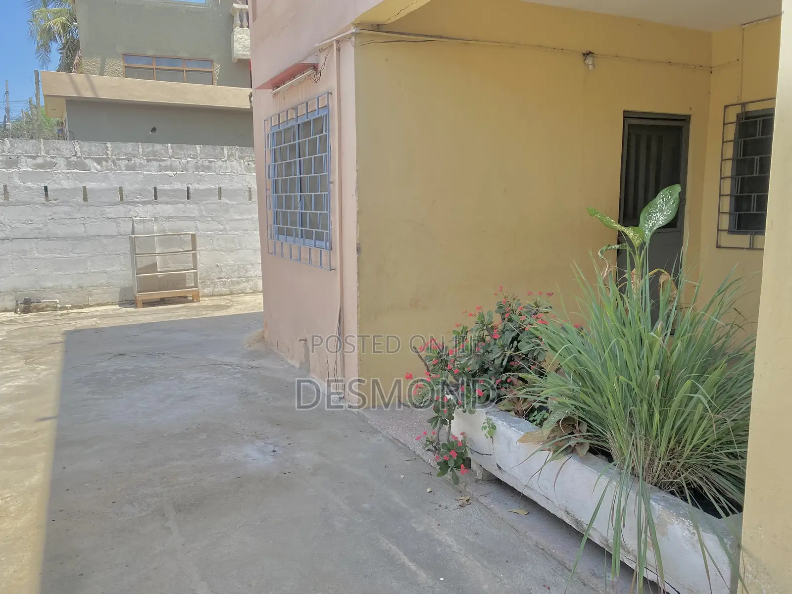 1bdrm Room & Parlour in Carl Quist Residence, Osu Ako-Adjei for rent