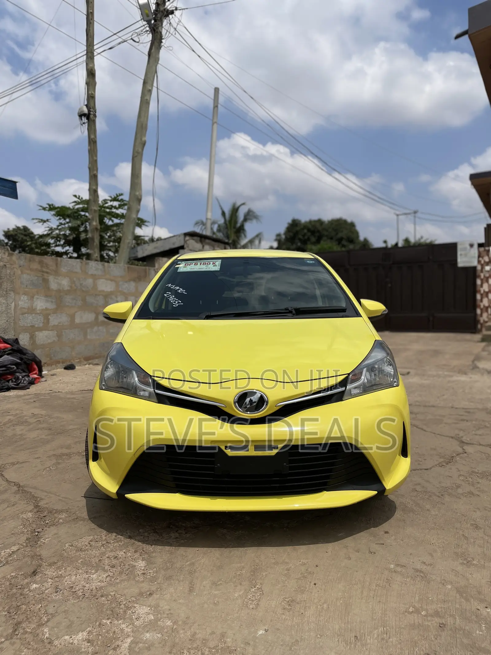 Toyota Vitz 1.3 FWD 5dr 2015 Yellow