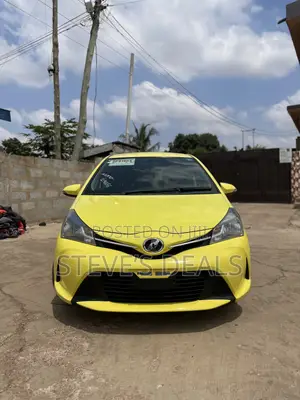 Toyota Vitz 1.3 FWD 5dr 2015 Yellow