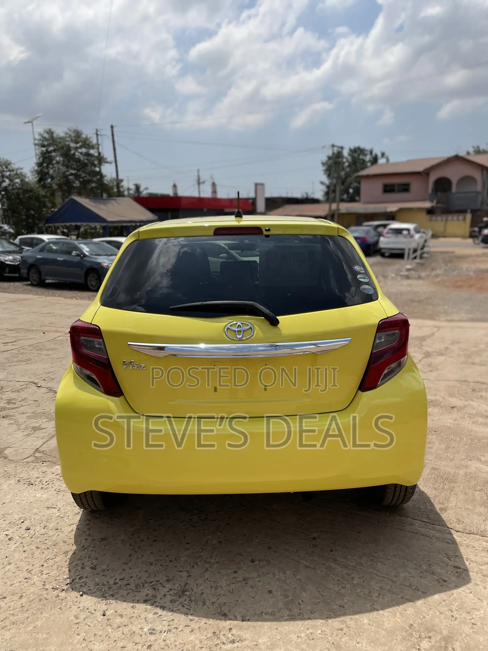 Toyota Vitz 1.3 FWD 5dr 2015 Yellow