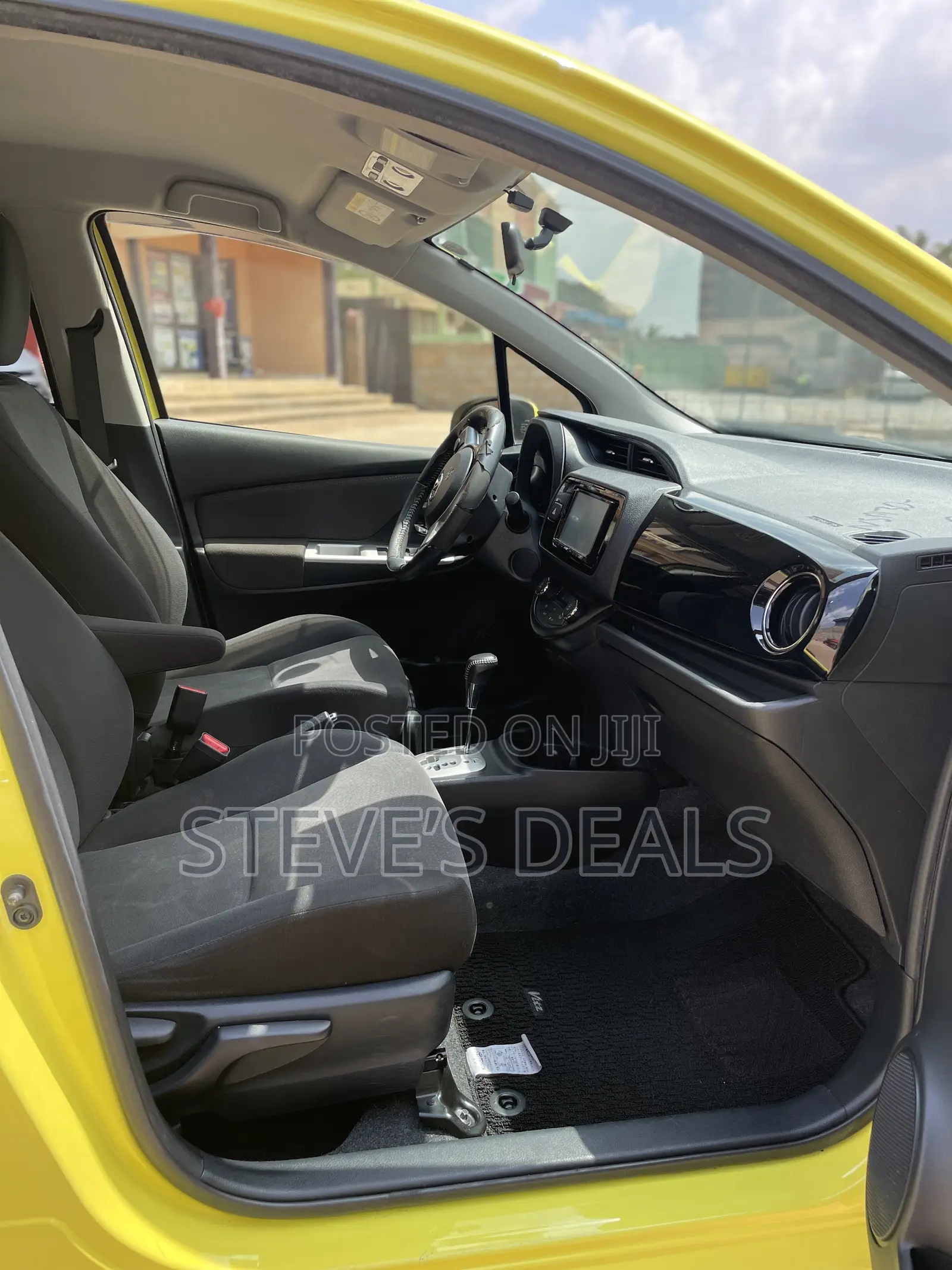 Toyota Vitz 1.3 FWD 5dr 2015 Yellow