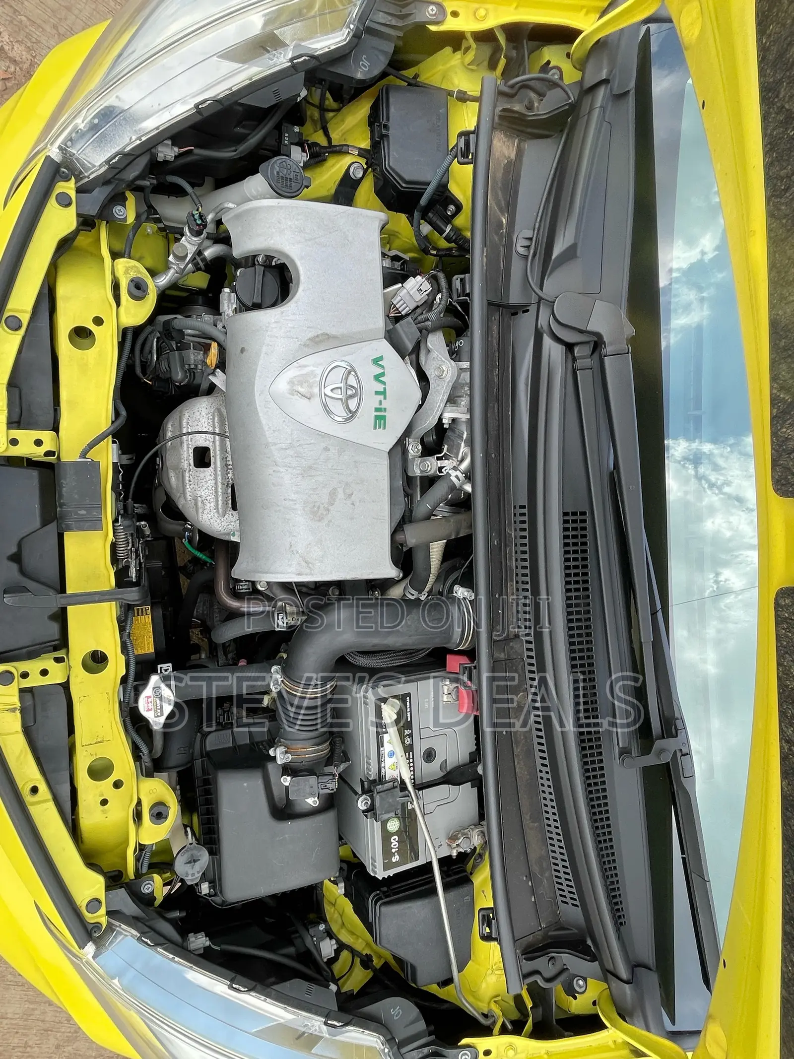Toyota Vitz 1.3 FWD 5dr 2015 Yellow