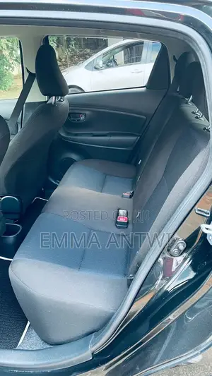 Toyota Vitz 1.3 FWD 5dr 2015 Black