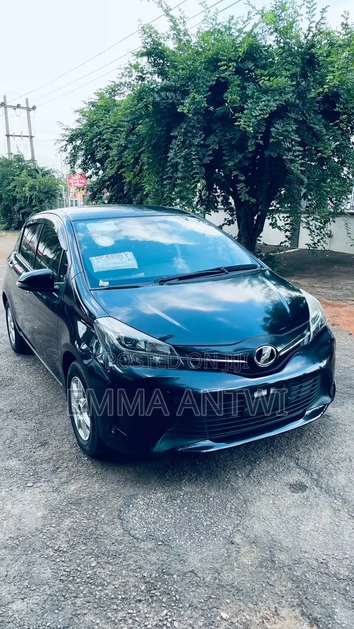 Toyota Vitz 1.3 FWD 5dr 2015 Black