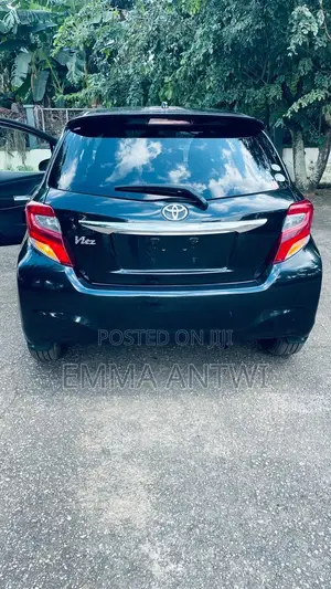 Toyota Vitz 1.3 FWD 5dr 2015 Black