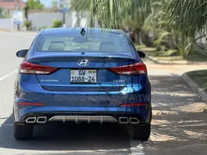 Hyundai Elantra Limited Sedan FWD (2.0L 4cyl 6A) 2017 Blue
