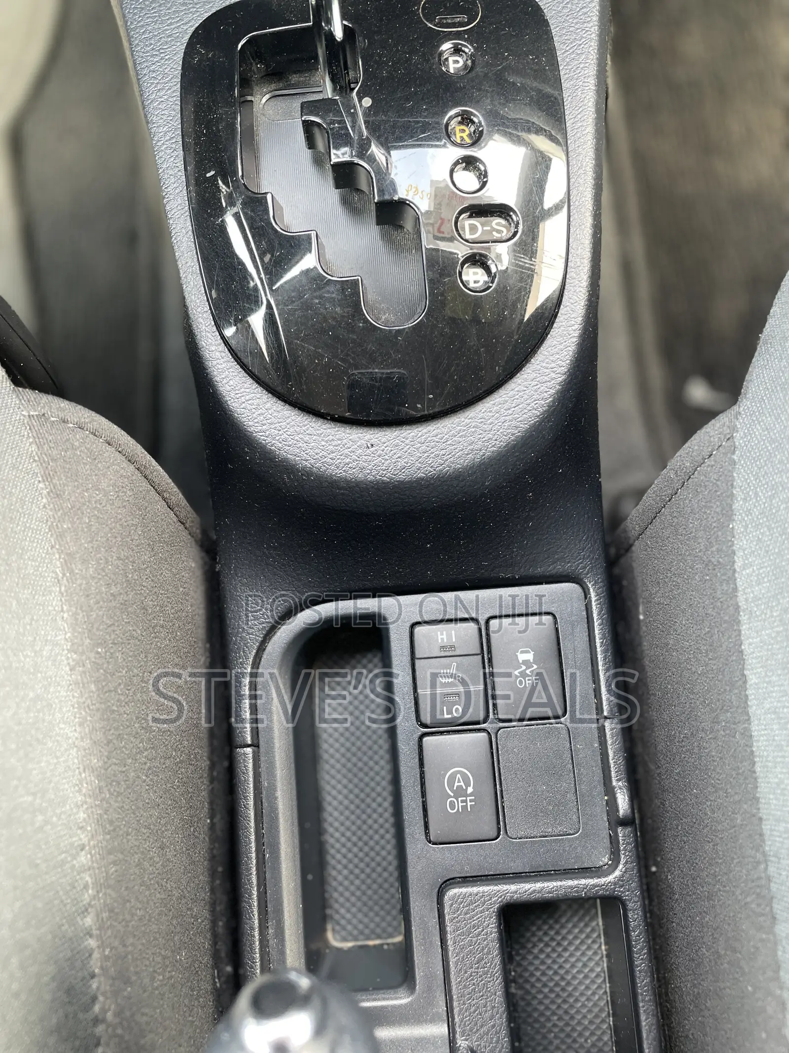 Toyota Vitz 1.3 FWD 5dr 2017 White