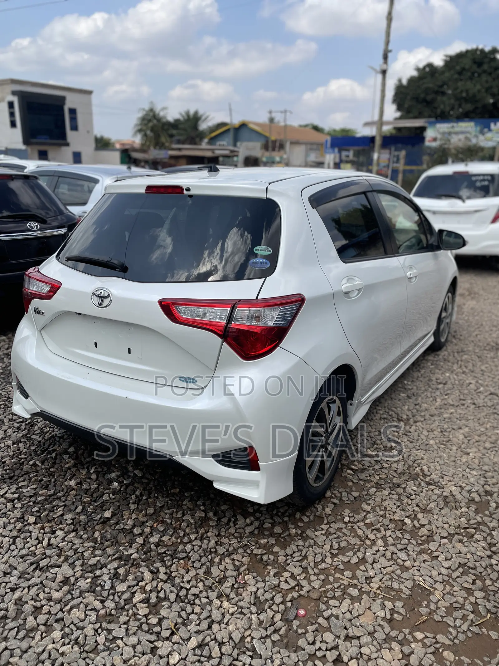 Toyota Vitz 1.3 FWD 5dr 2017 White