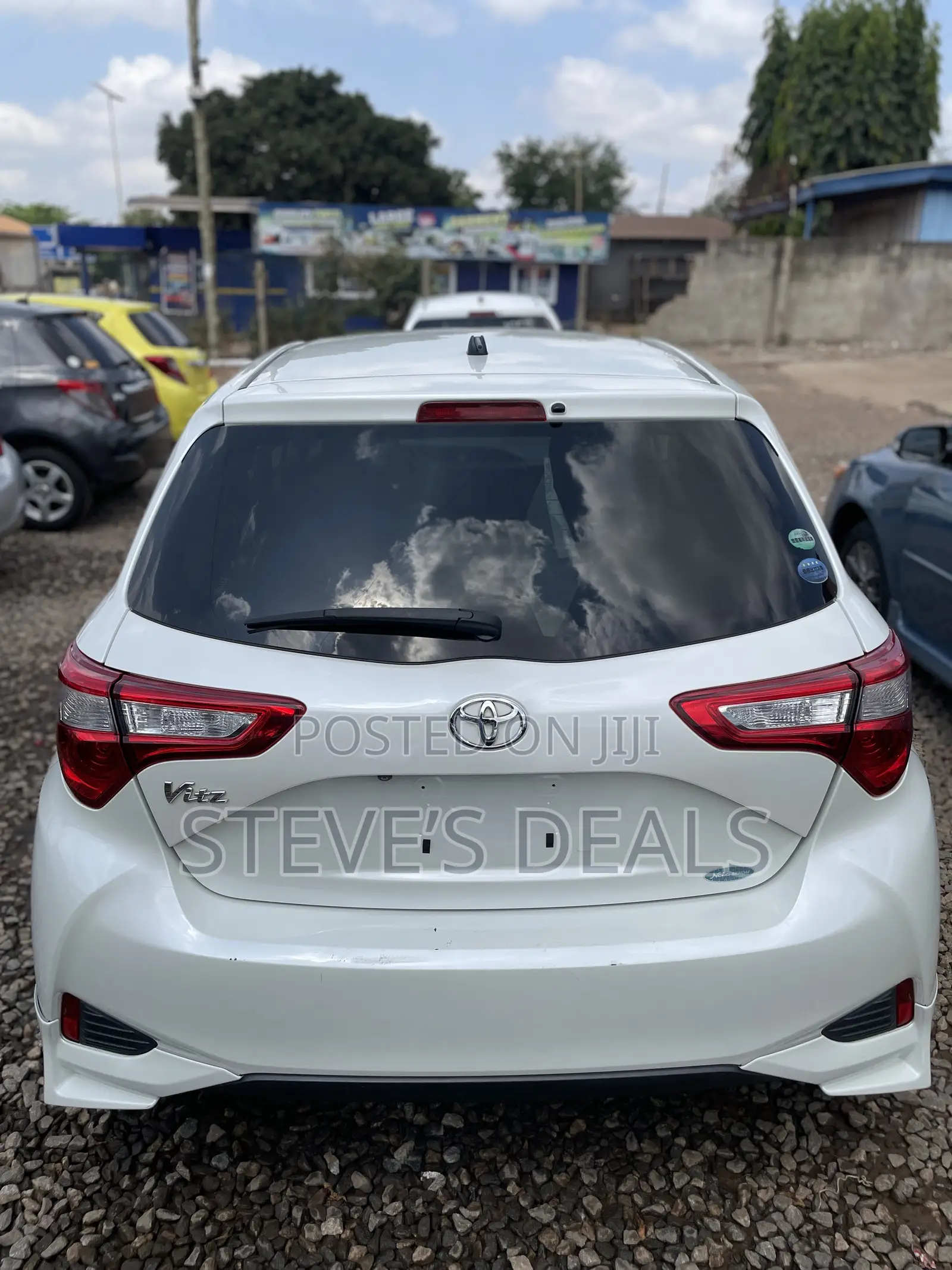 Toyota Vitz 1.3 FWD 5dr 2017 White