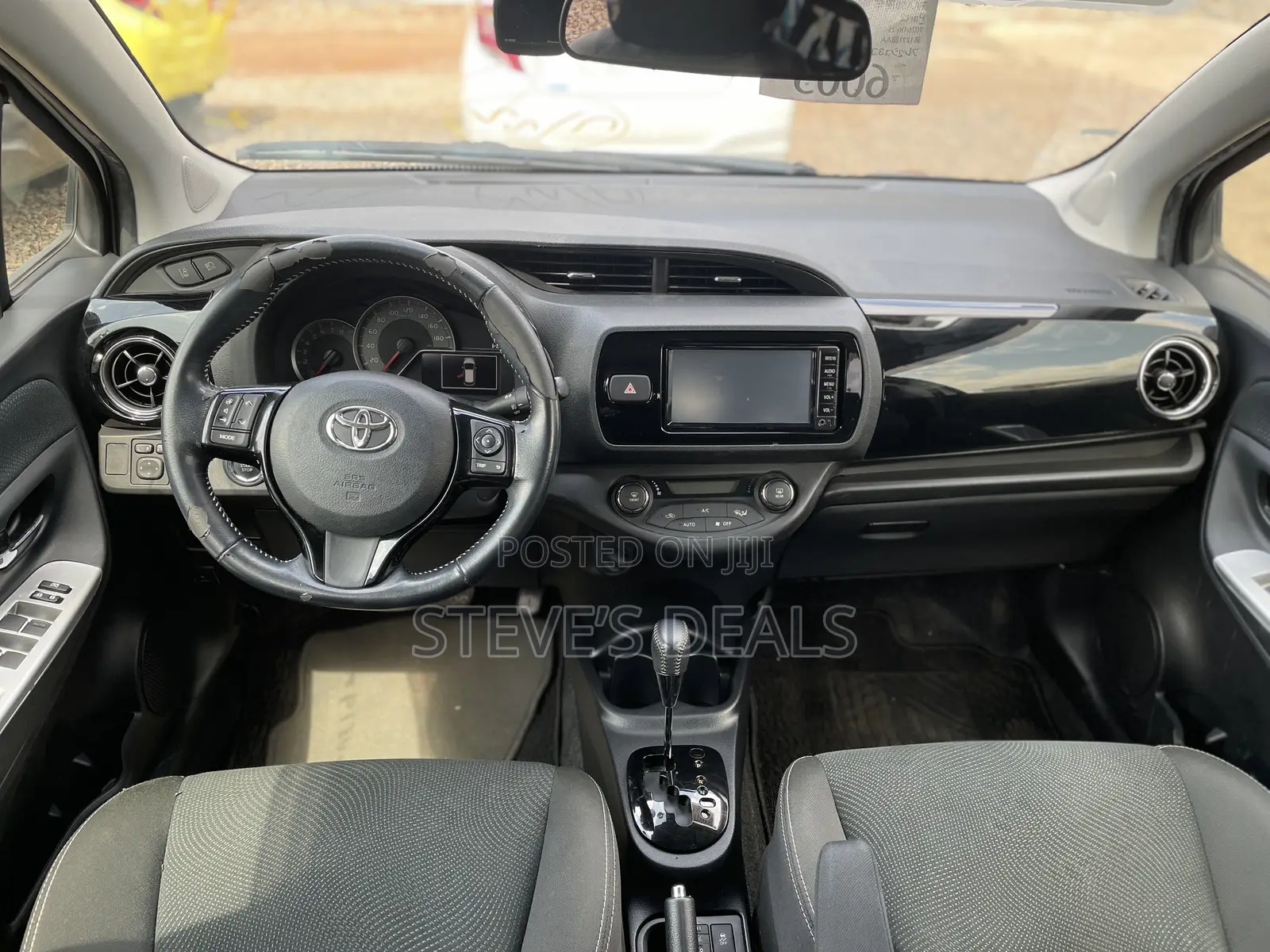 Toyota Vitz 1.3 FWD 5dr 2017 White