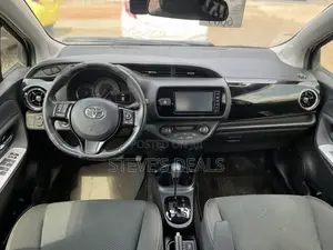 Toyota Vitz 1.3 FWD 5dr 2017 White