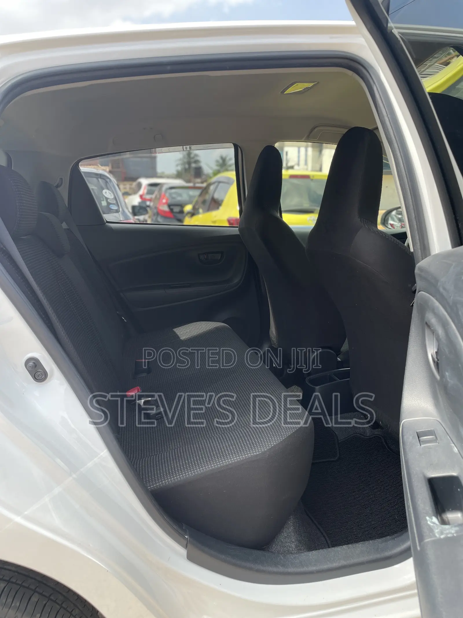 Toyota Vitz 1.3 FWD 5dr 2017 White