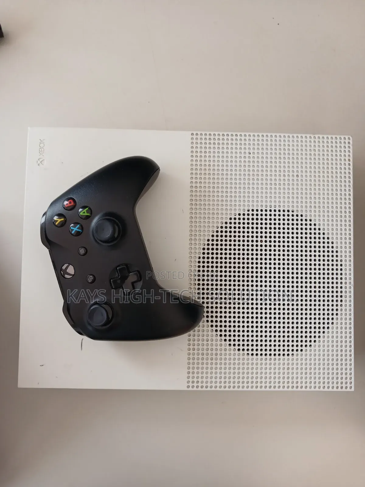 Xbox One S With 1 Controller and Games (FC 27,GTA v ETC)