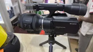 Sony VG30 Camcorder With 18-200mm Lens