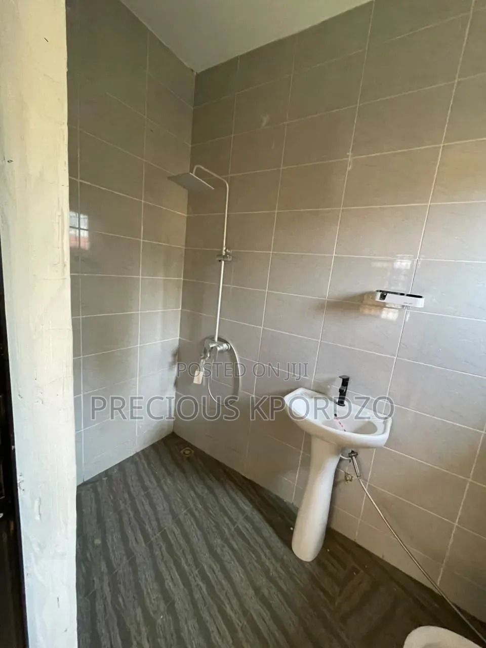 3bdrm Apartment in New Legon Adenta for rent