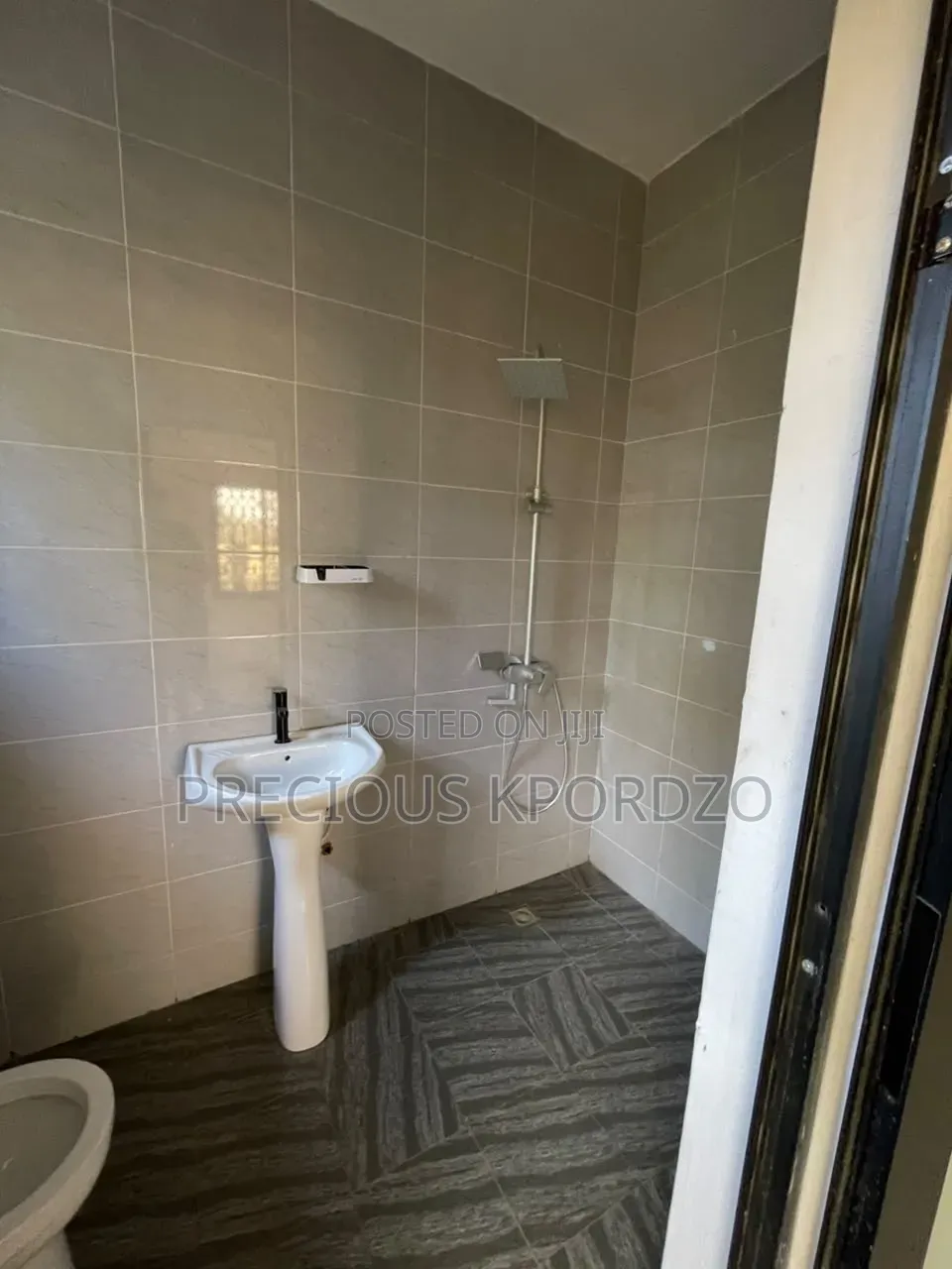 3bdrm Apartment in New Legon Adenta for rent