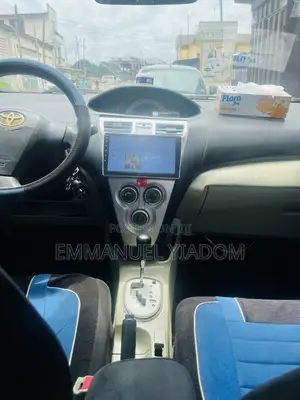 Toyota Belta 2010 Silver