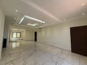 4bdrm House in School Junction, Ashaley Botwe for sale