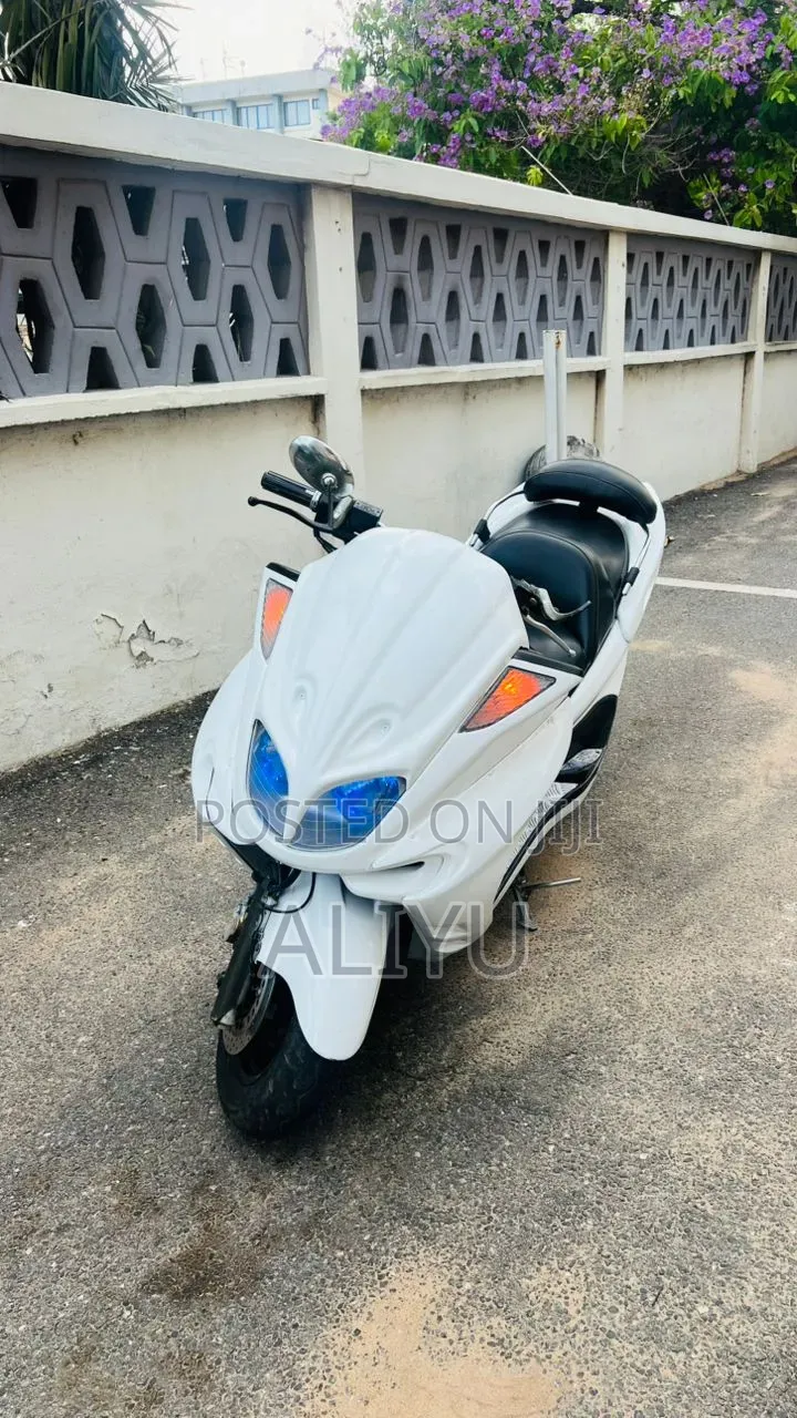 Yamaha Majesty 2020 White