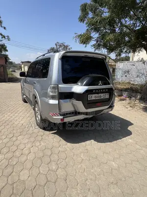 Mitsubishi Pajero 2017 Silver