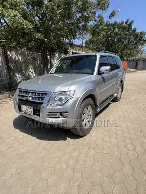 Mitsubishi Pajero 2017 Silver