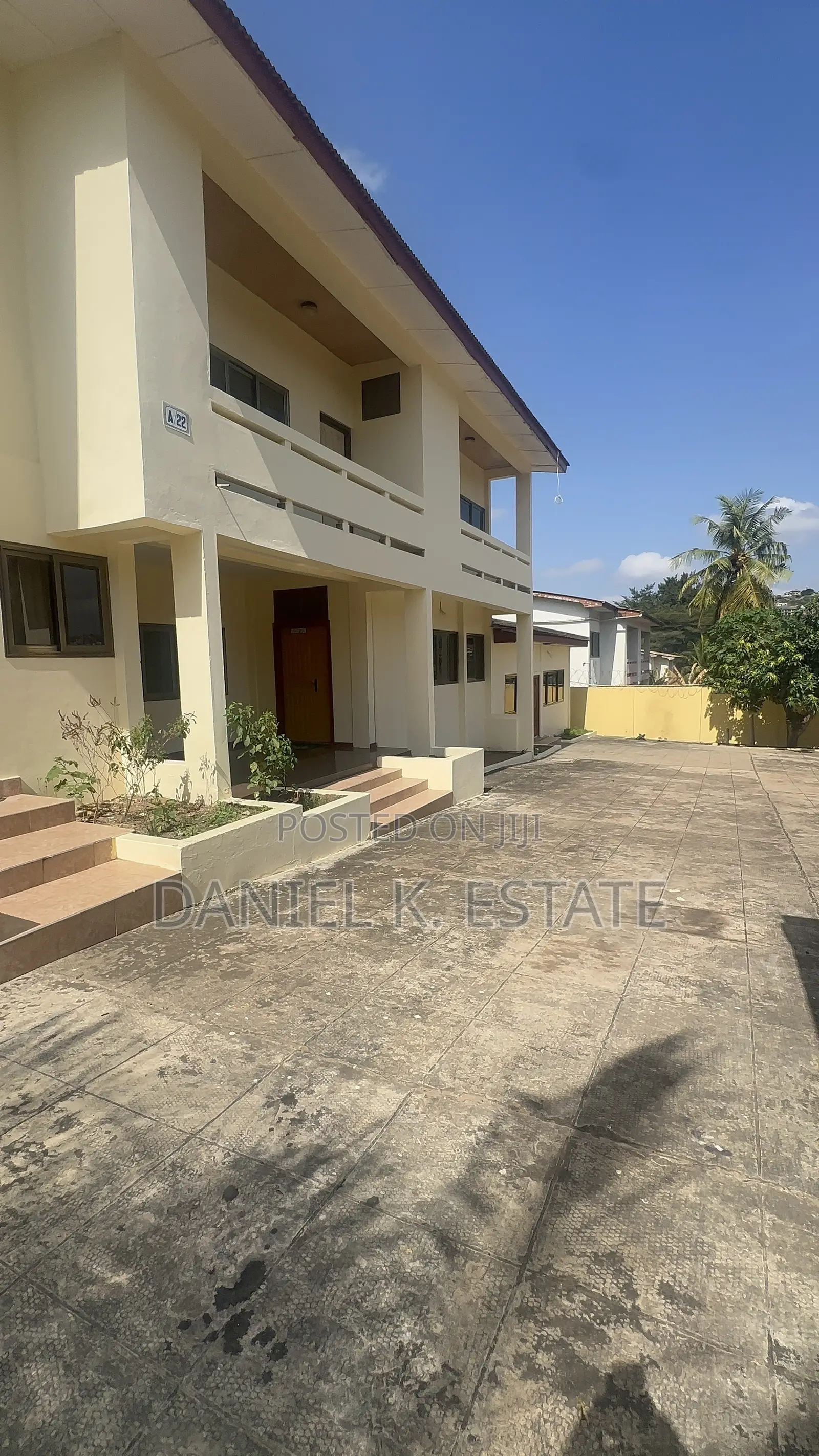 8bdrm Apartment in Ashomang Estate for rent