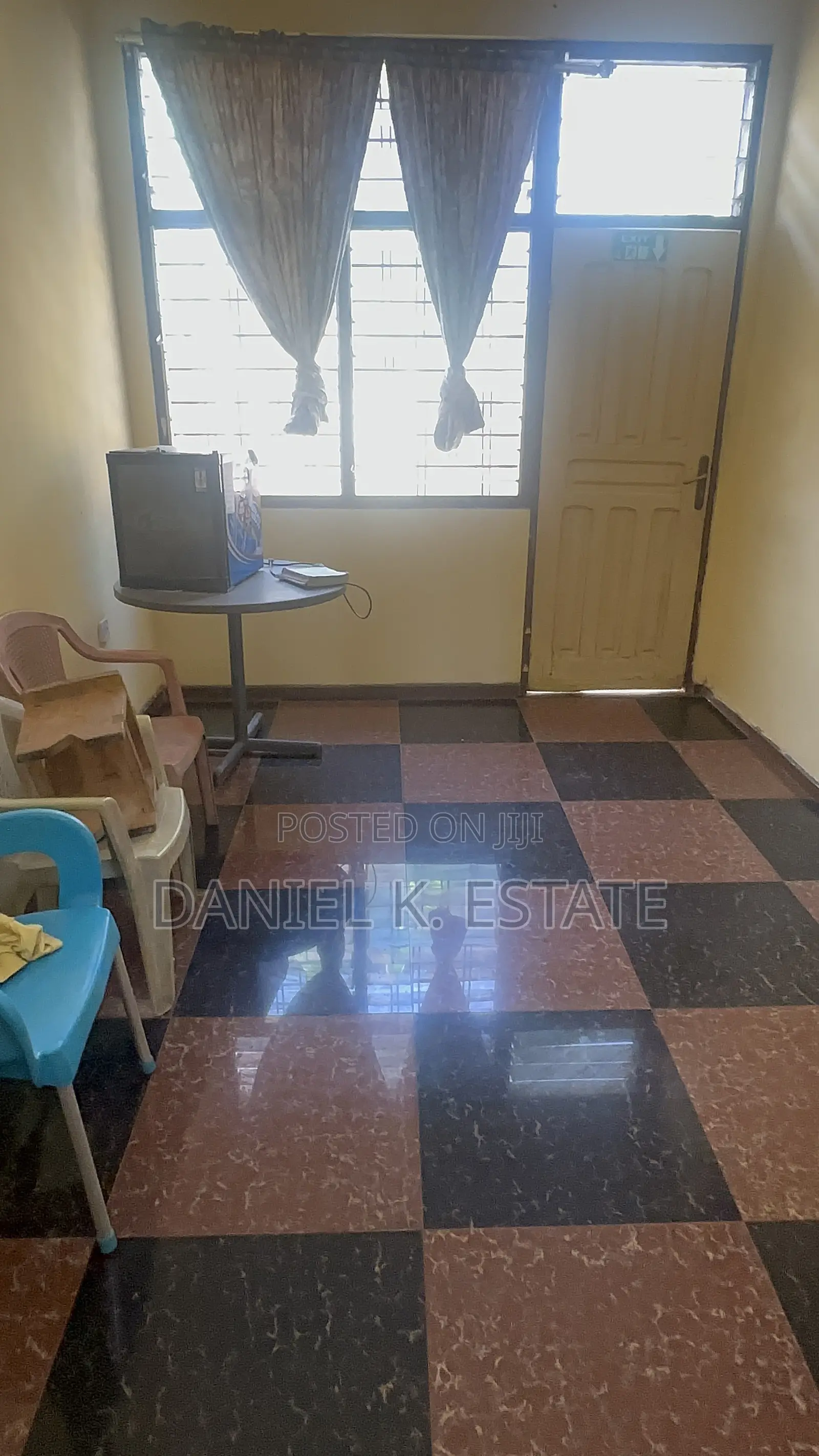 8bdrm Apartment in Ashomang Estate for rent