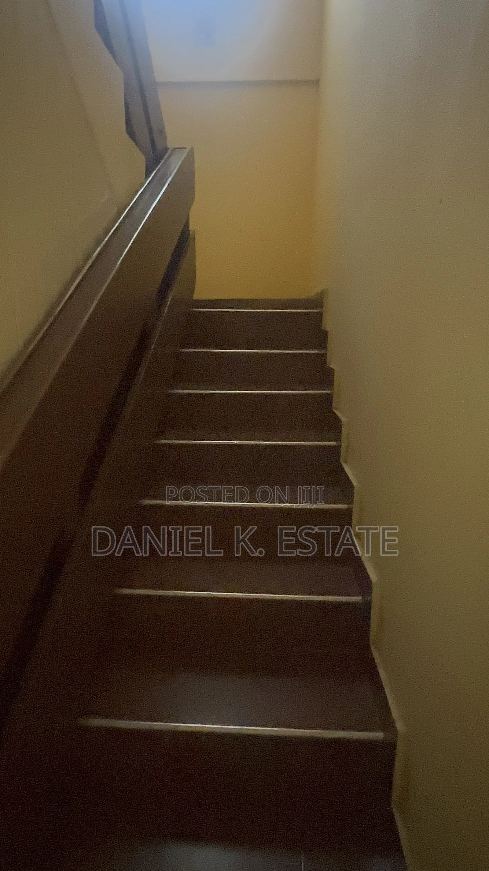 8bdrm Apartment in Ashomang Estate for rent