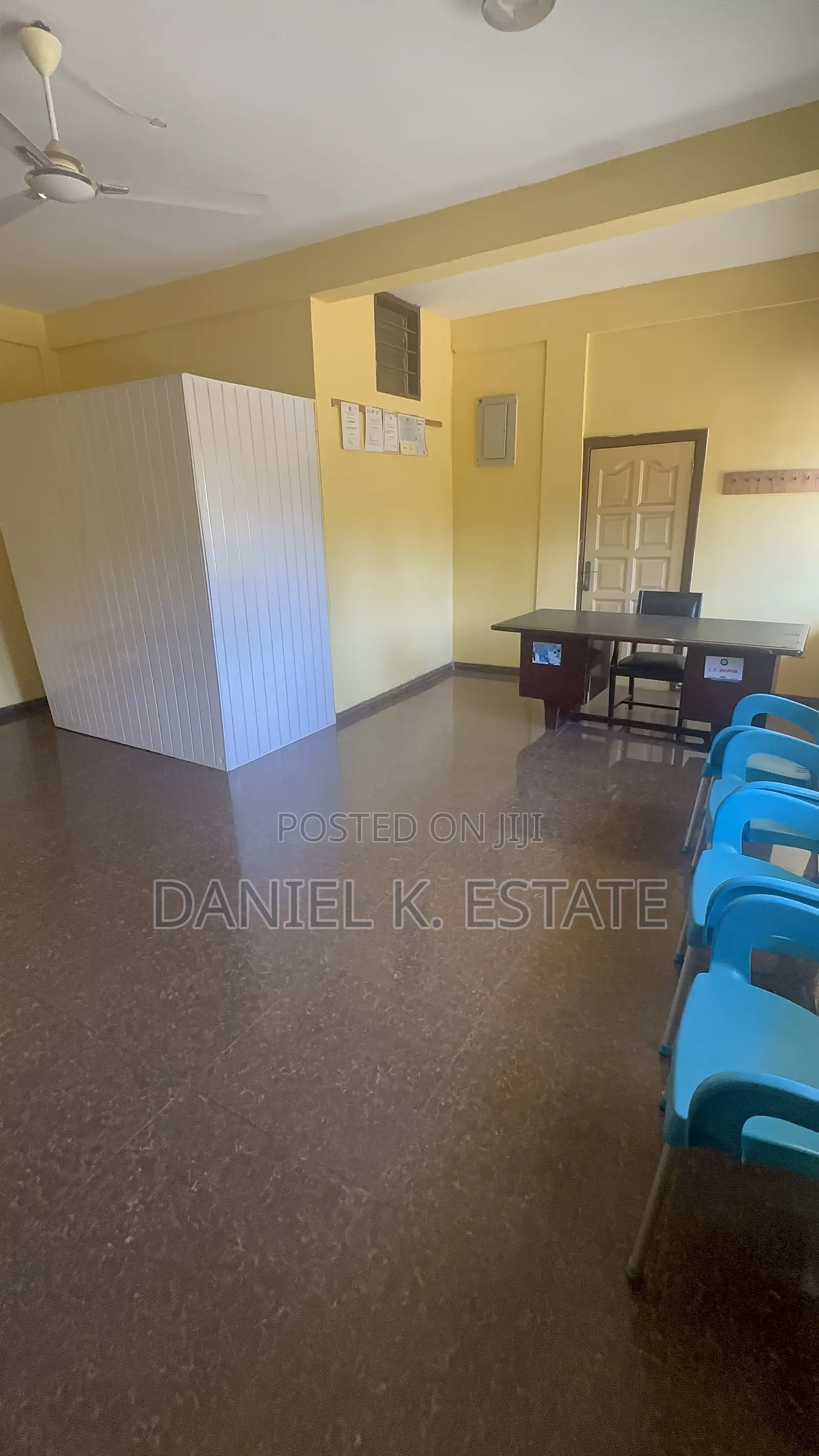 8bdrm Apartment in Ashomang Estate for rent