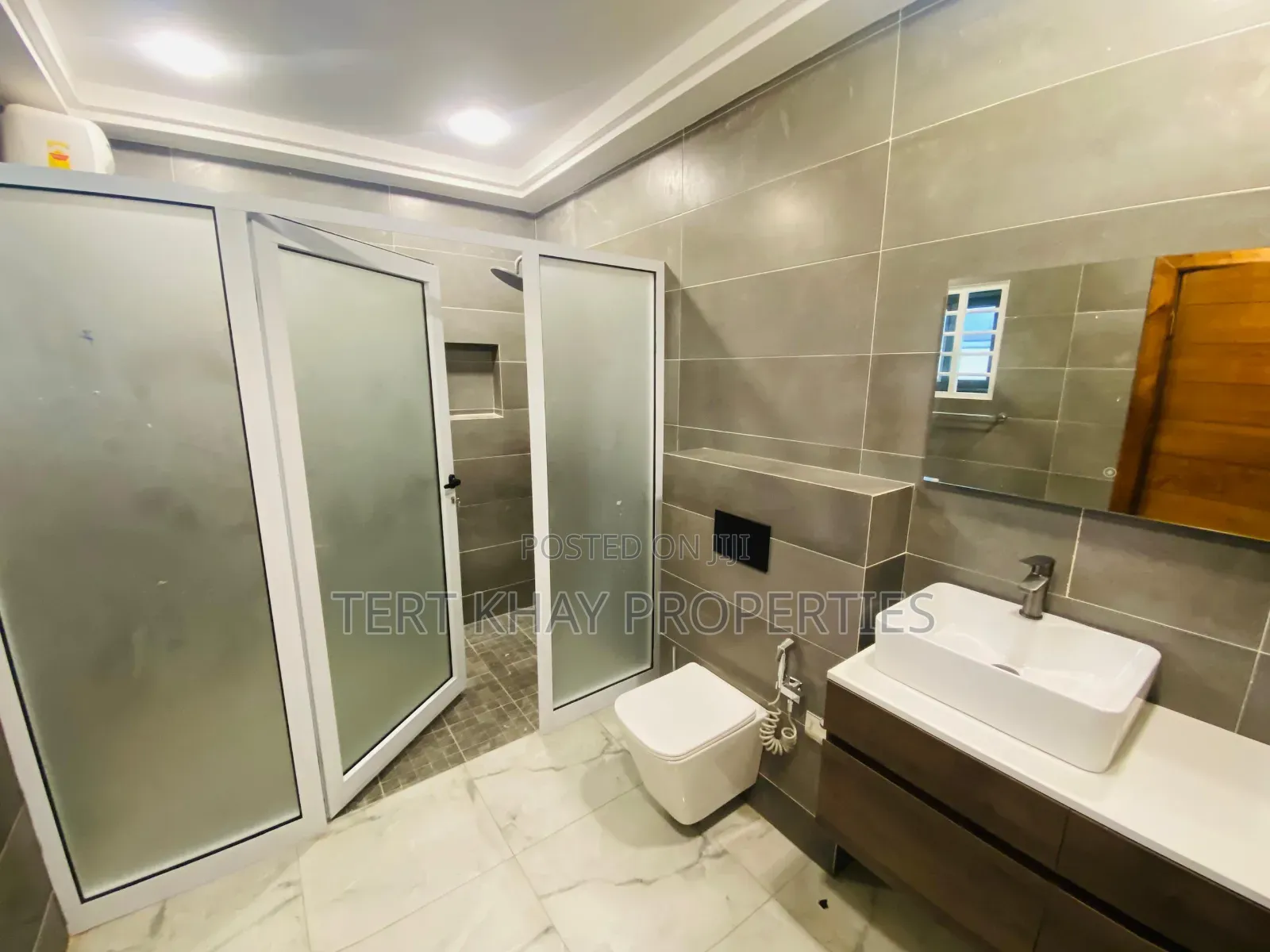 4bdrm Duplex in Dzorwulu for rent