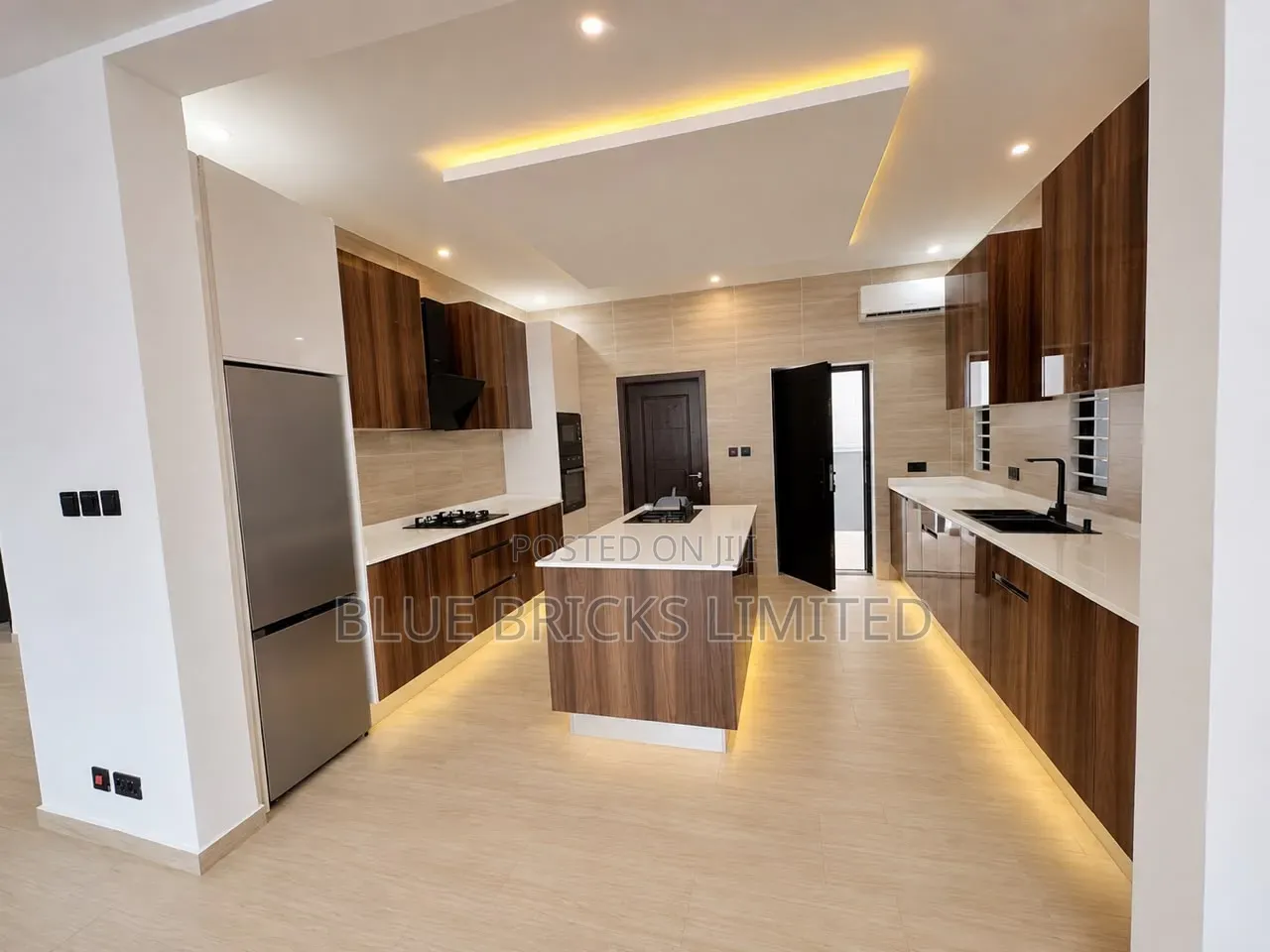 4bdrm House in Lakeside for sale