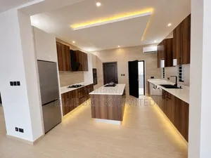 4bdrm House in Lakeside for sale