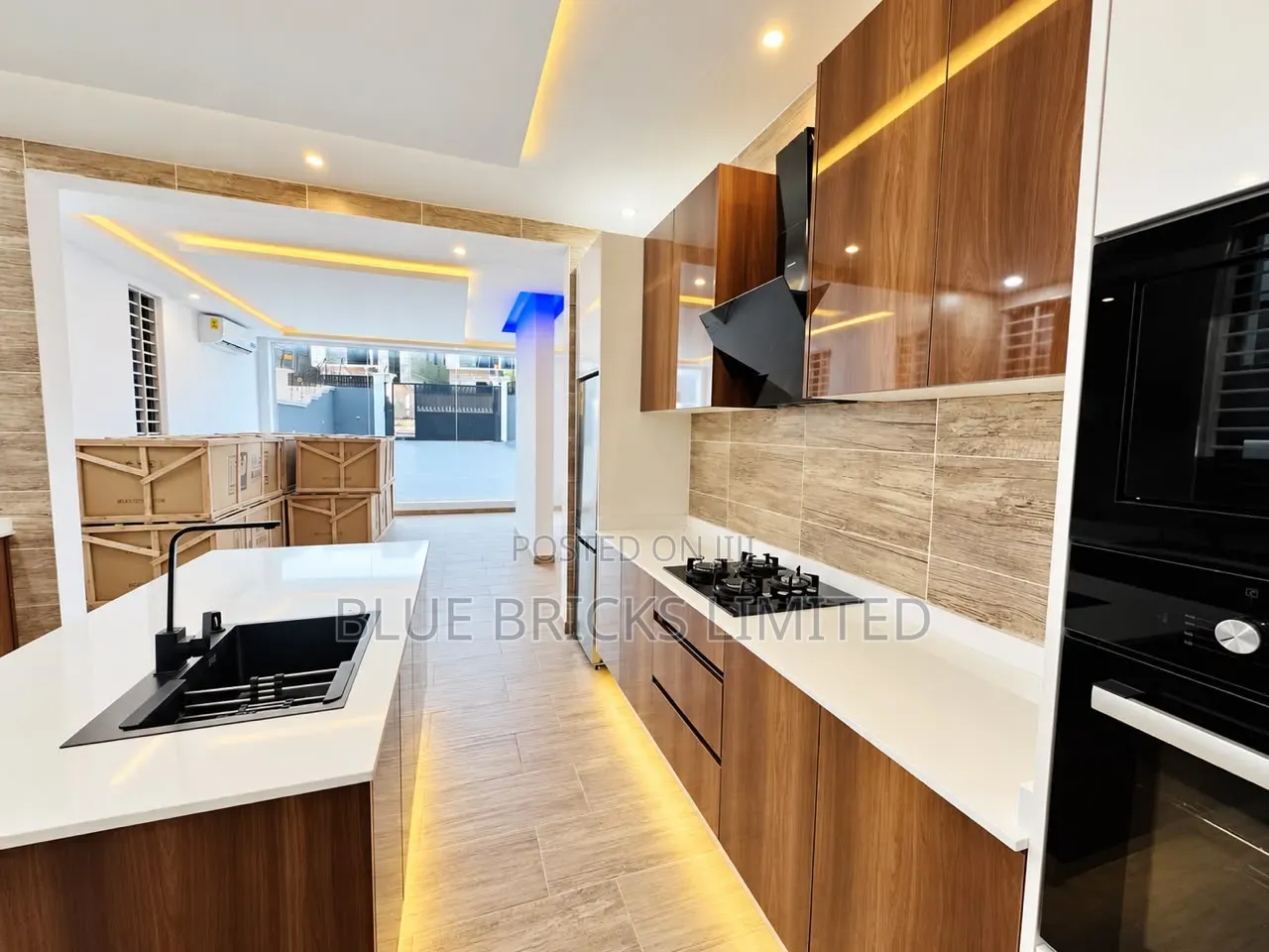4bdrm House in Lakeside for sale