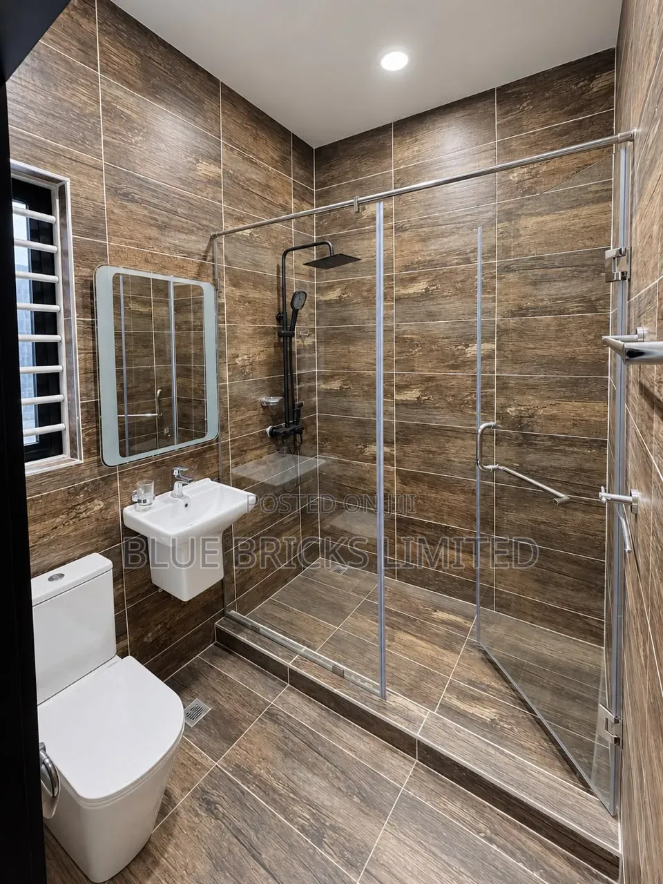 4bdrm House in Lakeside for sale