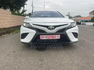 Toyota Camry 2019 White