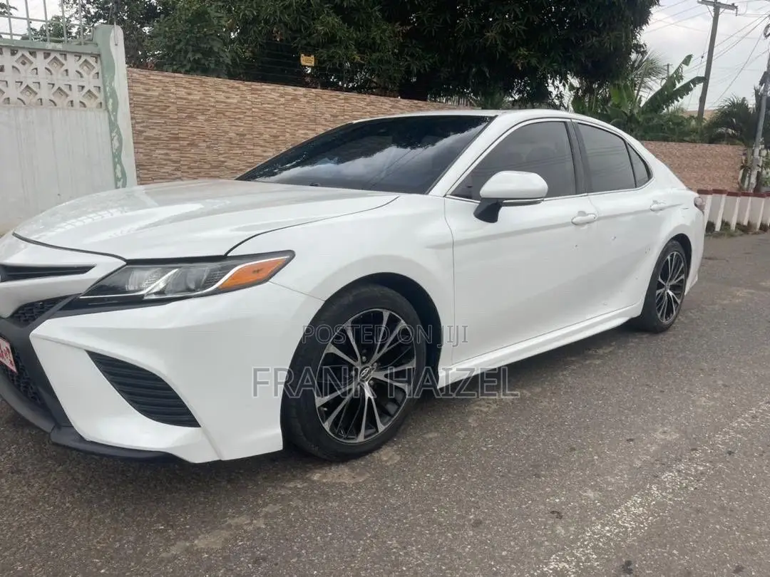 Toyota Camry 2019 White